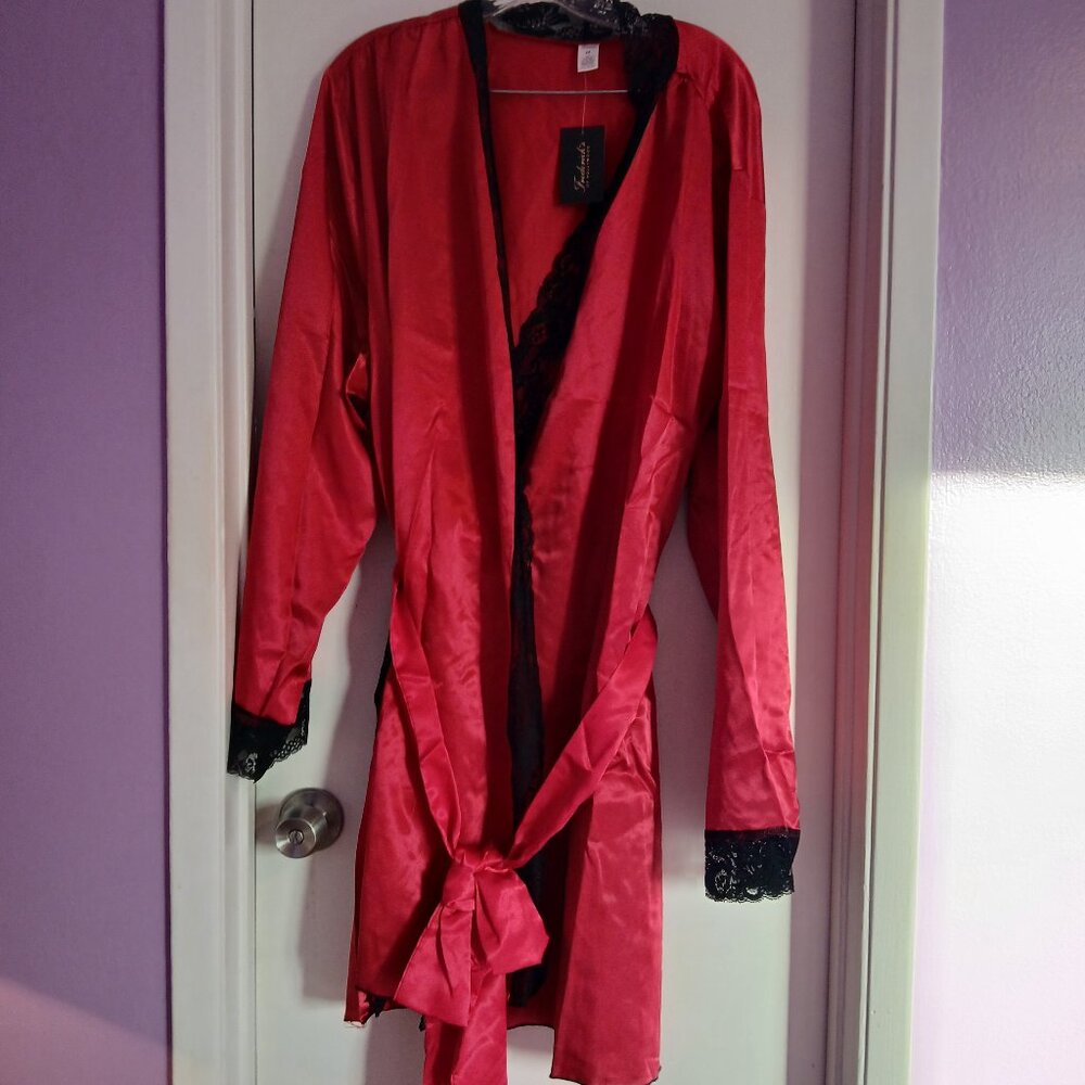 Frederick's of Hollywood Women's Aspen Mae Robe Red Satin Black Lace 2X …